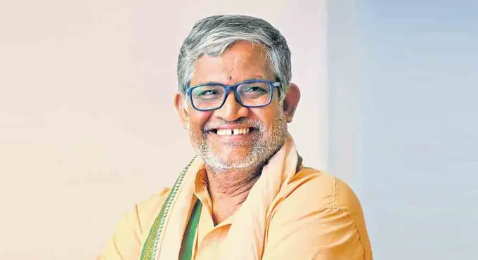 ధ‌నుష్ కి దండం పెట్టాలంటున్న భ‌ర‌ణి