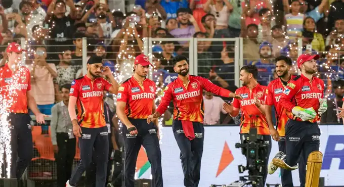 పంజాబ్ కింగ్స్ ఆటగాళ్లను బీసీసీఐ రూల్స్ క్లాస్..!