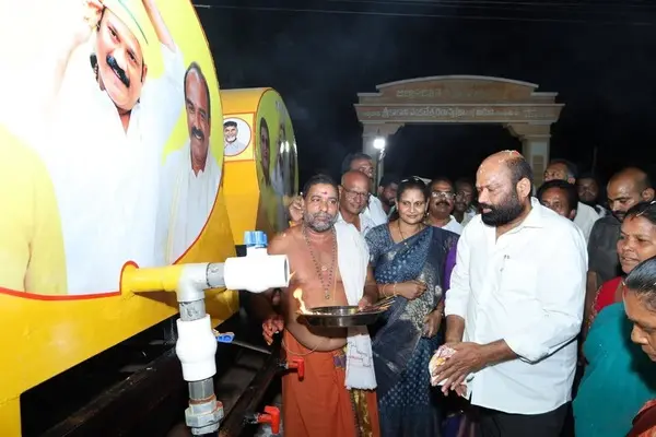 తానా నాయకుడు రాజాకసుకుర్తి ఆధ్వర్యంలో  గ్రామాలకు నీటి ట్యాంకర్ల సహాయం