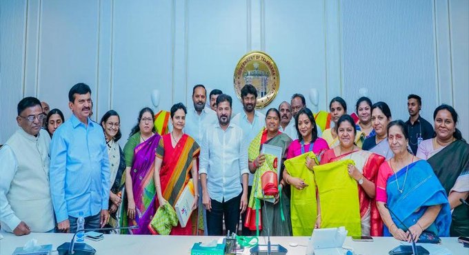 మహిళా ఓటుబ్యాంకుపై కన్నేసిన రేవంత్ రెడ్డి! Virtual Foundation Stone For 8000 Shg Buildings And Launch Of New Saree Design For 1 Crore Women