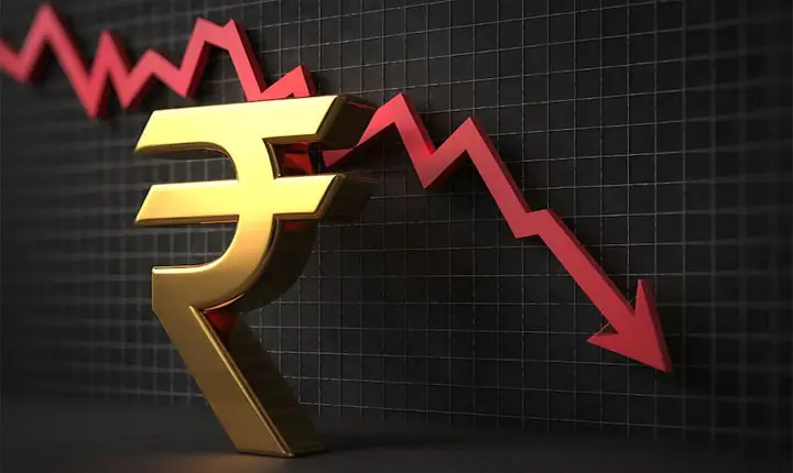 రికార్డు స్థాయికి పడిపోయిన రూపాయి విలువ Rupee Falls To New Closing Low Of 96 35 Due To Rising Crude Price Us Bond Yields