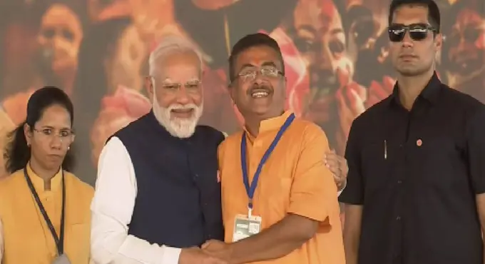 బెంగాల్ గడ్డపై బీజేపీ.. సీఎంగా సువేందు ప్రమాణ స్వీకారం బెంగాల్ గడ్డపై బీజేపీ.. సీఎంగా సువేందు ప్రమాణ స్వీకారం