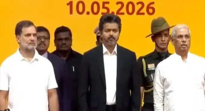 పంచెకట్టు కాకుండా.. విజయ్ ‘‘కొత్త గెటప్’’… ఎందుకంటే? పంచెకట్టు కాకుండా.. విజయ్ ‘‘కొత్త గెటప్’’… ఎందుకంటే?