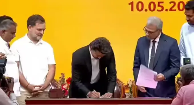 సీఎంగా తొలి సంతకం ఫ్రీ కరెంటు పైనే… సీఎంగా తొలి సంతకం ఫ్రీ కరెంటు పైనే…