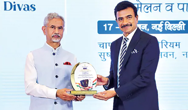 పాస్పోర్టు సేవల్లో తెలంగాణ పోలీస్ ఆదర్శం Prestigious Award For Telangana Police In Passport Services