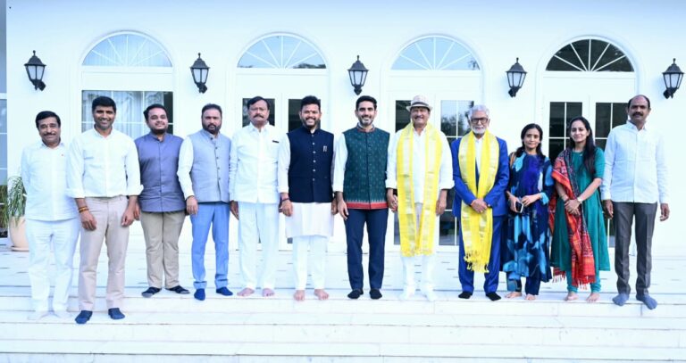 మురళీమోహన్, రాజేంద్రప్రసాద్ లకు మంత్రి లోకేష్ సత్కారం