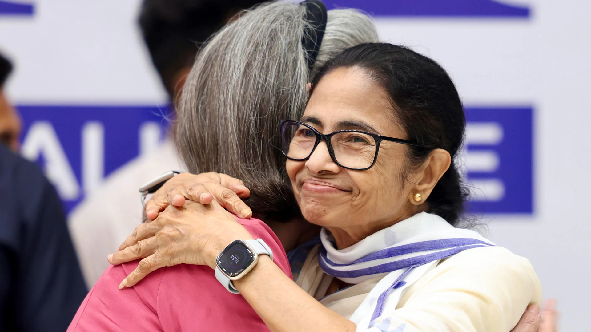 సోనియా గాంధీతో మమతా బెనర్జీ కీలక భేటీ Mamata Banerjees Key Meeting With Sonia Gandhi