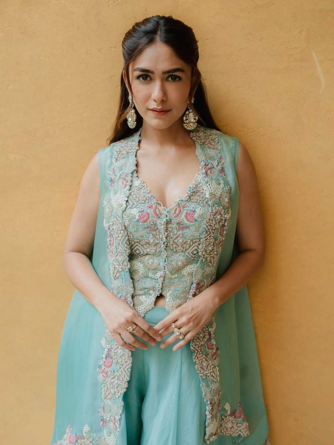 మృణాల్ ఠాకూర్