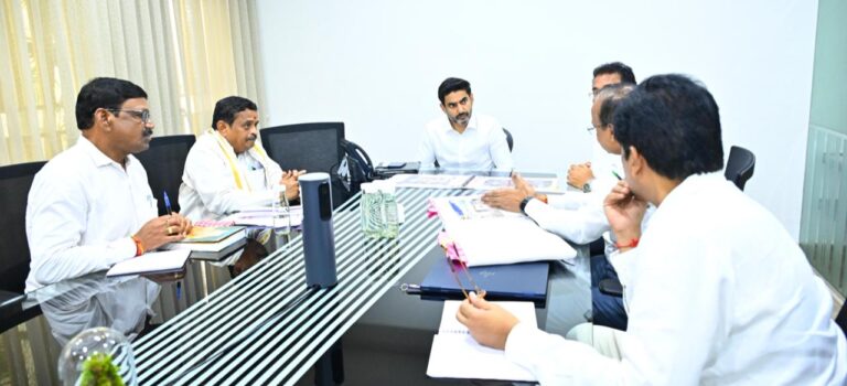 మంగళగిరి లక్ష్మీ నరసింహస్వామి ఆలయ అభివృద్ధిపై అధికారులతో మంత్రి నారా లోకేష్ సమీక్ష