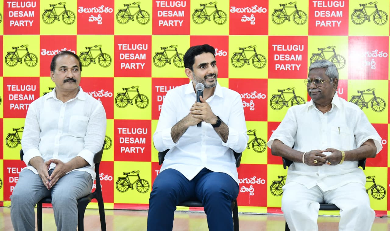 అన్ని రంగాల్లో మంగళగిరి నియోజకవర్గాన్ని నెం.1గా తీర్చిదిద్దుతాం : మంత్రి నారా లోకేష్ We Will Transform The Mangalagiri Constituency Into The Number One Constituency Across All Sectors Minister Lokesh