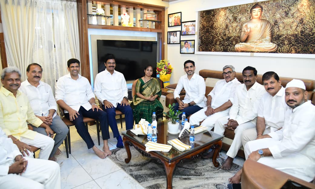 గుంటూరు జిల్లా టీడీపీ ప్రజాప్రతినిధుల ఆత్మీయ విందు సమావేశం Cordial Dinner Meeting Of Guntur District Tdp Public Representatives