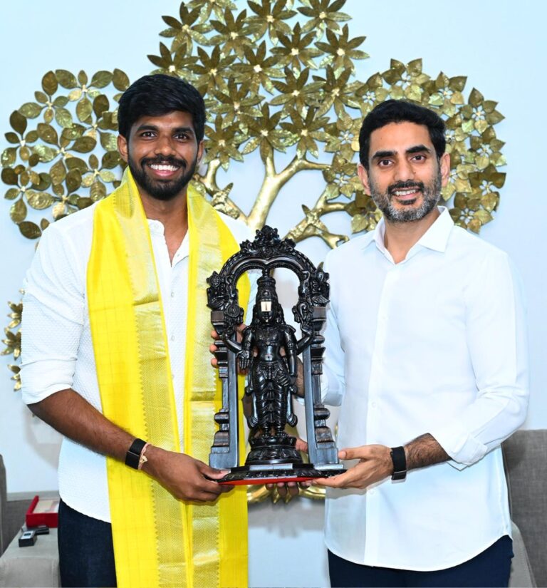 మంత్రి నారా లోకేష్ ను కలిసి ఏపీ స్టార్ షట్లర్ సాత్విక్ సాయిరాజ్