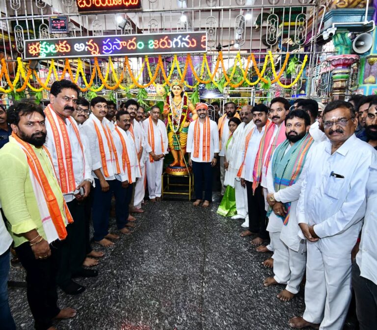 మోపిదేవి శ్రీ సుబ్రహ్మణ్యేశ్వర స్వామి దేవాలయాన్ని సందర్శించిన మంత్రి లోకేష్