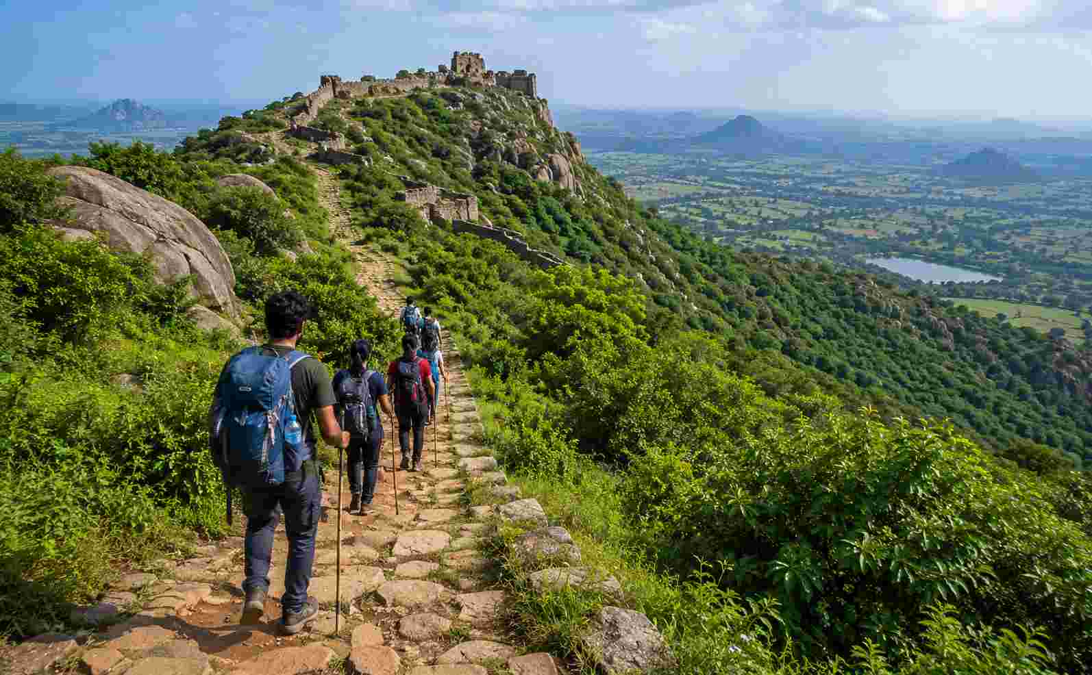 Those who enjoy trekking can also visit Kondaveedu Fort