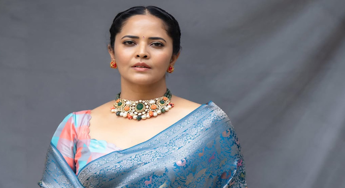 Anasuya Looks Even More Beautiful In A Saree