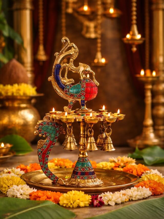 పూజా మందిరానికి సరికొత్త దివ్య కాంతినిచ్చే దీపాల డిజైన్లు..!