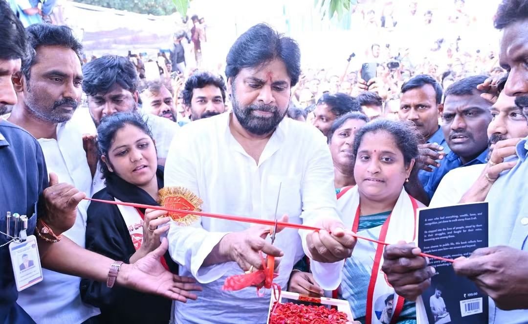 తెలంగాణ ఆకాంక్షలు, ఆశలు తీరేలా పని చేద్దాం: పవన్ కళ్యాణ్ Pawan Kalyan Inaugurated The Jana Sena Party State Office In Hyderabad