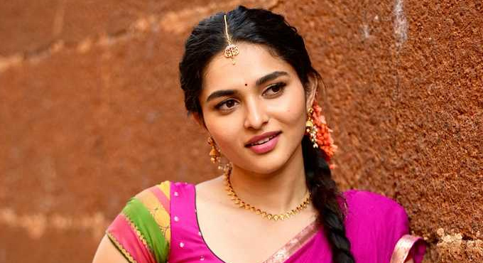 సోషల్ మీడియాకు దూరంగా కయాదు Kayadu Lohar Stays Away From Social Media