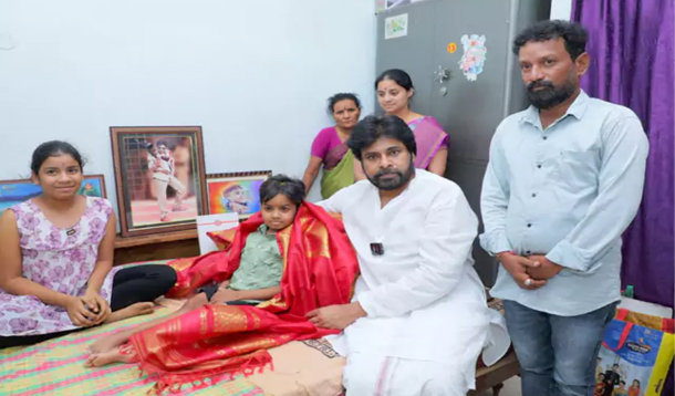 అభిమాని కోరిక తీర్చిన పవన్ కల్యాణ్