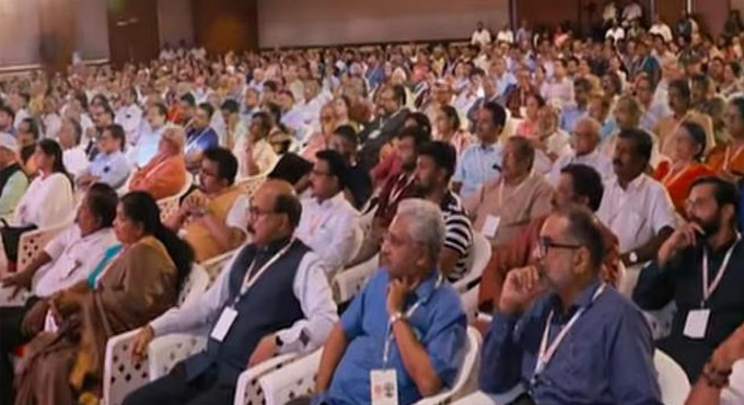 ఆరెస్సెస్ కార్యక్రమానికి హాజరైన ముగ్గురు వీసీలు.. కేరళలో దుమ్ము దుమారం Kerala Cm Satheesan Seeks Apology From Vcs Who Attended Rss Event