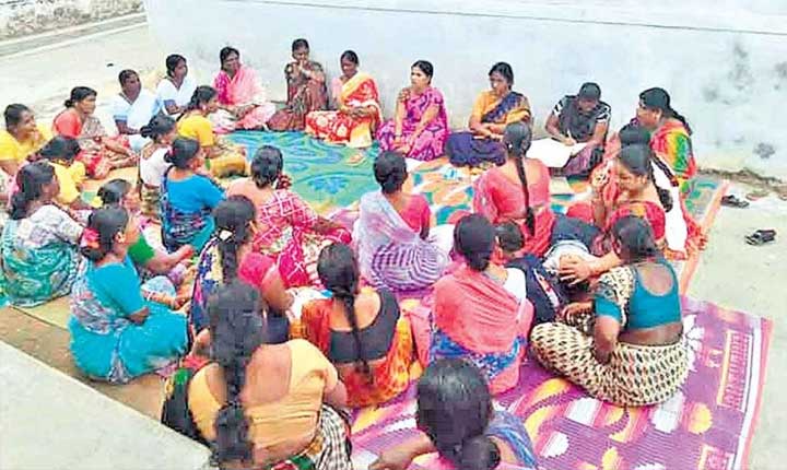 రుణాల పేరిట లంచాల వేట.. విజిలెన్స్ విచారణలో బయటపడ్డ షాకింగ్ నిజాలు Bribery Scandal Uncovered In Rajendranagar Shgs Loans
