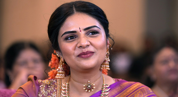 Sree Mukhi In Maa Inti Bangaram