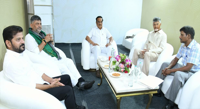 ముగ్గురు సీఎంల సందడి, వైరల్ గా మారిన ఫోటో..!