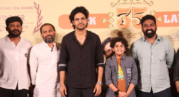 ’35 – చిన్న కథ కాదు’ సినిమా స్క్రీన్ప్లేను పుస్తకంగా ప్రచురించడం మరింత సంతోషంగా ఉంది: దర్శకుడు నందకిశోర్ I Am Delighted That The Screenplay Of The Movie 35 Chinna Katha Kaadu Is Being Published As A Book Says Director Nanda Kishore