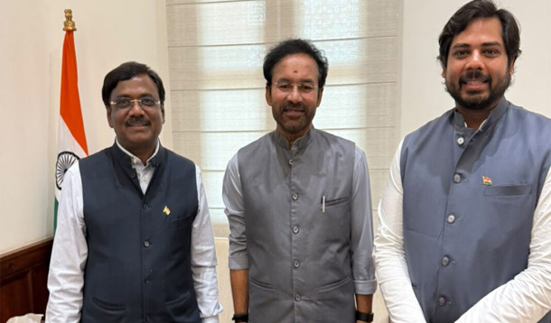 Gaddam Vivek Met Union Minister