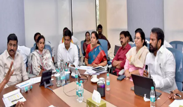 థింసా నృత్యంతో ప్రధాని మోదీకి ఘనస్వాగతం