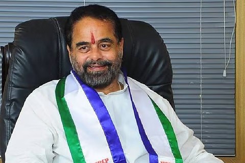 అజ్ఞాతంలోకి మాజీ స్పీకర్ తమ్మినేని సీతారాం ఫ్యామిలీ..?