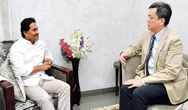 వైఎస్ జగన్తో సింగపూర్ కాన్సులేట్ జనరల్ భేటీ Singapore Consul General Meets Ys Jagan At Ysrcp Central Office In Tadepalli