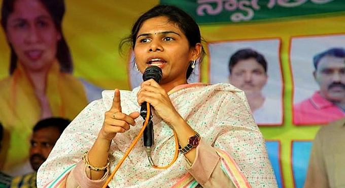 ఎమ్మెల్యేకి టీడీపీ వార్నింగ్.. భర్తను దూరం పెట్టు..! Palla Srinivasa Rao Meets Akhila Priya