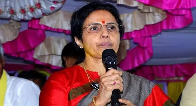 మహిళల ఆత్మగౌరవమే సమాజానికి బలం.. కుప్పం పర్యటనలో నారా భువనేశ్వరి భావోద్వేగ ప్రసంగం.. %e0%b0%ae%e0%b0%b9%e0%b0%bf%e0%b0%b3%e0%b0%b2 %e0%b0%86%e0%b0%a4%e0%b1%8d%e0%b0%ae%e0%b0%97%e0%b1%8c%e0%b0%b0%e0%b0%b5%e0%b0%ae%e0%b1%87 %e0%b0%b8%e0%b0%ae%e0%b0%be%e0%b0%9c%e0%b0%be%e0%b0%a8%e0%b0%bf