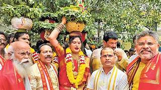బెజవాడ దుర్గమ్మకు తెలంగాణ బంగారు బోనం Kanakadurga Temple Gold Bonam From Hyderabad
