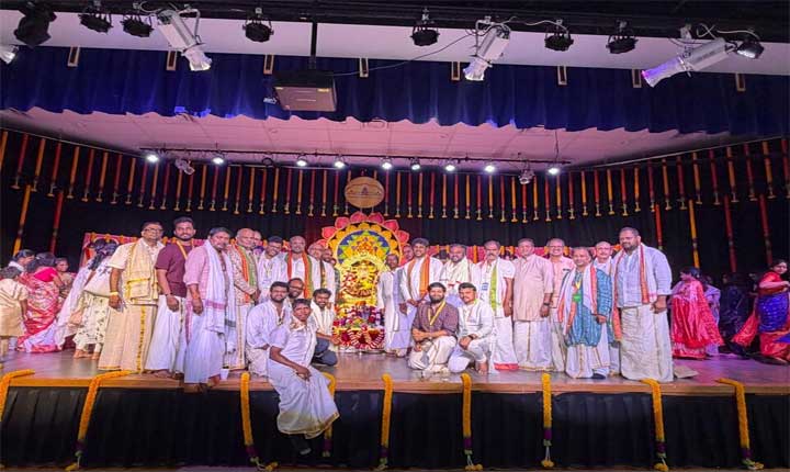 సెయింట్ లూయిస్లో భక్తి పారవశ్యం .. అంగరంగ వైభవంగా శతచండీ సహిత రుద్రయాగం! St Louis Hindu Temple Hosts Grand 5 Day Navakundatmaka Shatachandi Sahita Rudrayagam