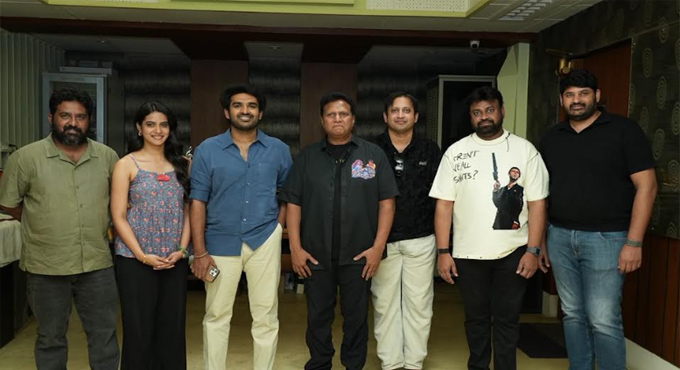 మణిశర్మ పుట్టినరోజు వేడుకల్ని ఘనంగా నిర్వహించిన “చెన్నై లవ్ స్టోరీ” టీమ్ The Chennai Love Story Team Celebrated Mani Sharmas Birthday In A Grand Manner