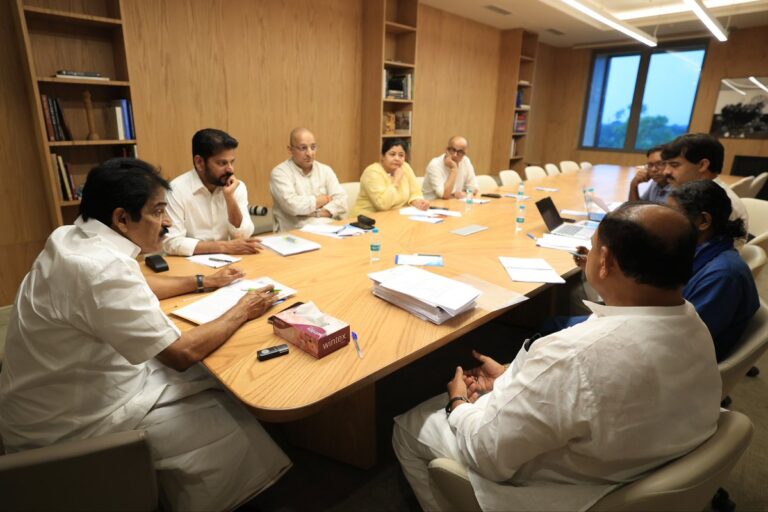 సర్ పై  టీపీసీసీకి తలంటిన హైకమాండ్!