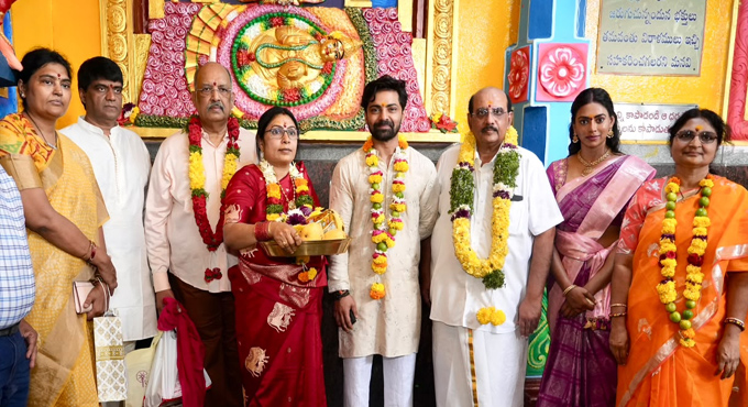 బల్కంపేట ఎల్లమ్మ–పోచమ్మ అమ్మవార్ల ఆశీస్సులతో ప్రారంభమైన ‘అగధ’ మూవీ పబ్లిసిటీ జాతర The Publicity Campaign For The Movie Agadha Has Kicked Off With The Blessings Of Goddesses Yellamma And Pochamma Of Balkampet
