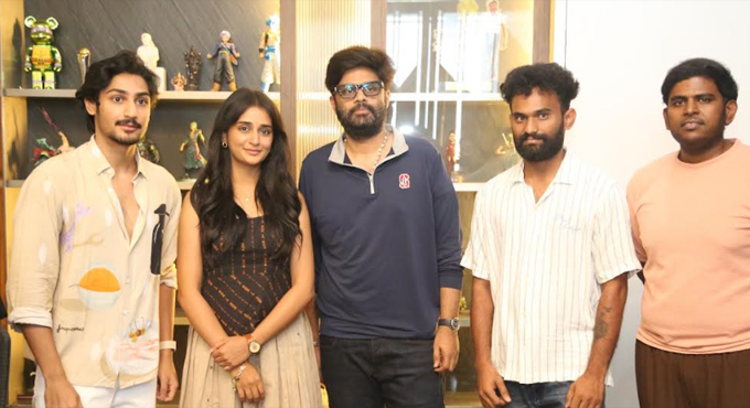 నిర్మాత నాగవంశీ గారి చేతుల మీదుగా ‘అనకాపల్లి’ నుంచి ‘ఎలగే పిల్ల’ రొమాంటిక్ లవ్ సాంగ్ రిలీజ్ Producer Naga Vamsi Unveiled Romantic Love Song Elage Pilla From Anakapalli