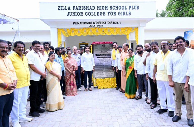 పునాదిపాడులో బాలికల జూనియర్ కళాశాల భవనాన్ని ప్రారంభించిన మంత్రి లోకేష్
