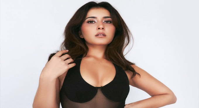 Raashi Khanna Stylish Look In Black Dress