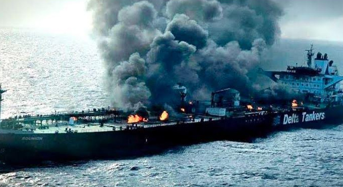 హుతీ దాడులతో మరింత ఎరుపెక్కిన రెడ్ సీ..! Houthis Attack On Uae Ship