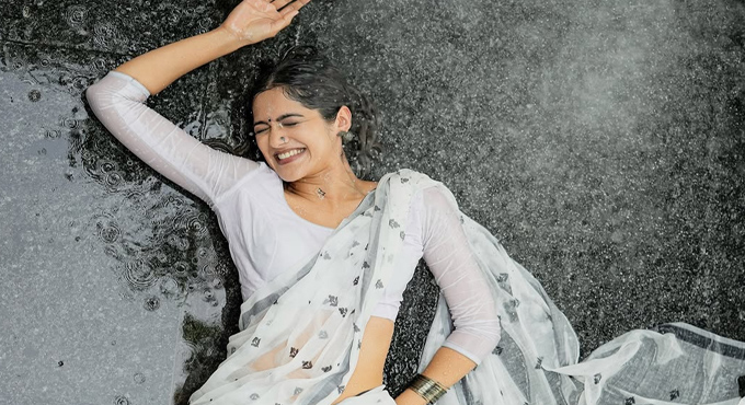Hyderabadi Beauty Simran Choudharys Rain Kissed Photoshoot Goes Viral