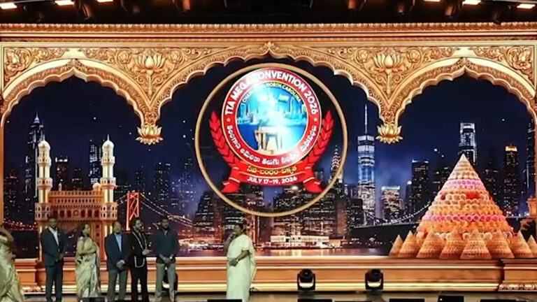 ప్రవాస భారతీయుల స్ఫూర్తిని కొనియాడిన మంత్రి సీతక్క..