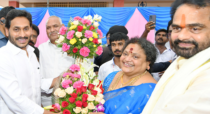 తమ్మినేని కుటుంబాన్ని వెంటాడుతున్న కేసులు..!