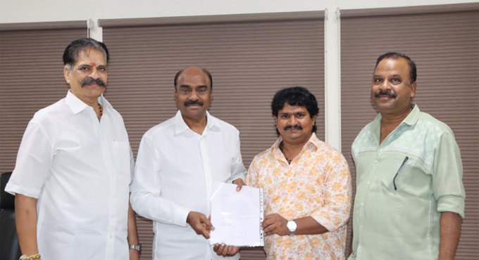 రాజమౌళి కోసం ‘వారణాసి’ టైటిల్ వదులుకున్న సుబ్బారెడ్డి Director Subba Reddy Voluntarily Gives His Dream Title Varanasi To Ss Rajamouli Mahesh Babu Film