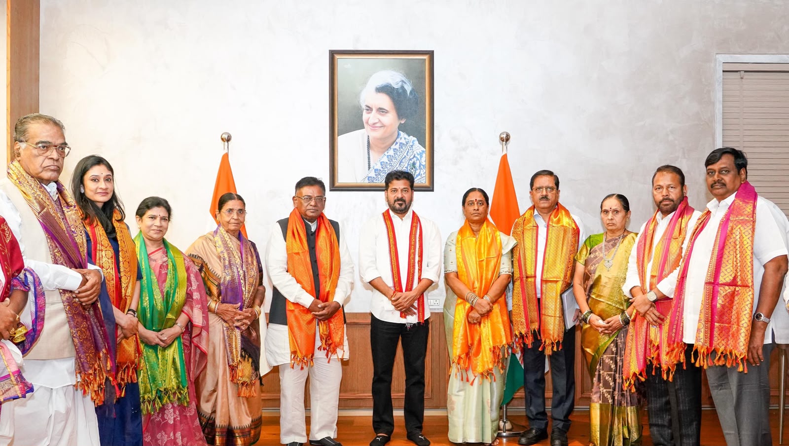 Yadagirigutta Trust Board Members Met Cm Revanth Reddy Along With Board Chairman Satyanarayana