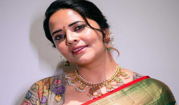 అనసూయ మాటలపై రచ్చ.. పోలీసుల దృష్టికి వెళ్లిన వివాదం Uproar Over Anasuyas Remarks Controversy Reaches The Police