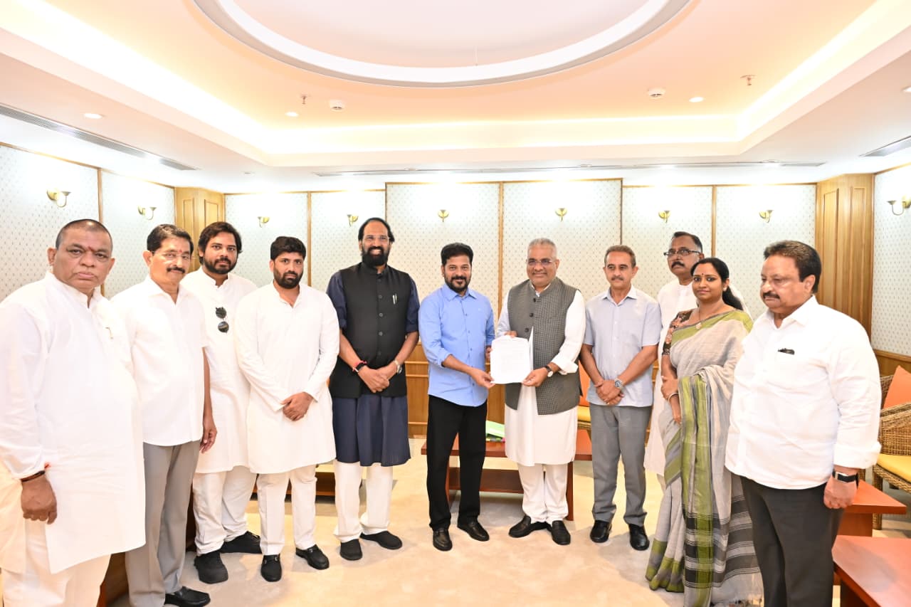 పర్యావరణ అనుమతుల కోసం కేంద్ర మంత్రిని కలిసిన సీఎం రేవంత్ రెడ్డి